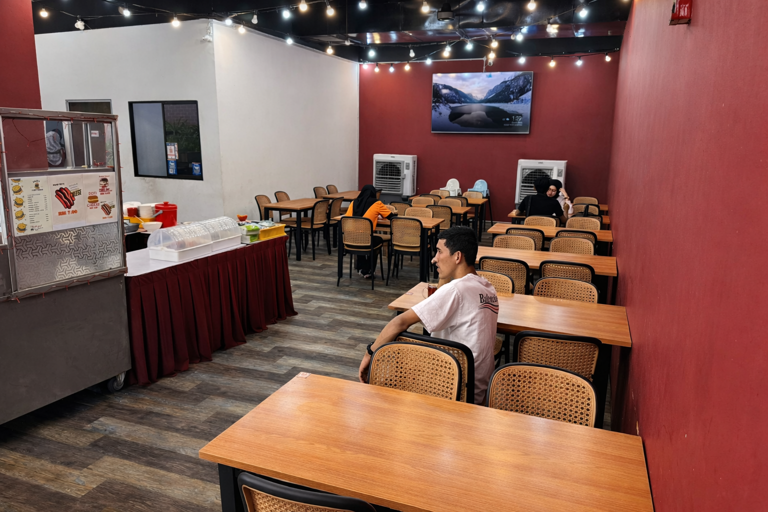 depan kedai depan tv